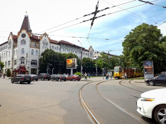 Фото рекламної площини за адресою пр-т. Д. Яворницького -вул. Короленка, ТЦ "Гранд Плаза", бек-лайт 4,2х3,2/пр. К. Маркса - ул. Короленко, ТЦ "Гранд Плаза", бэк-лайт 4,2х3,2