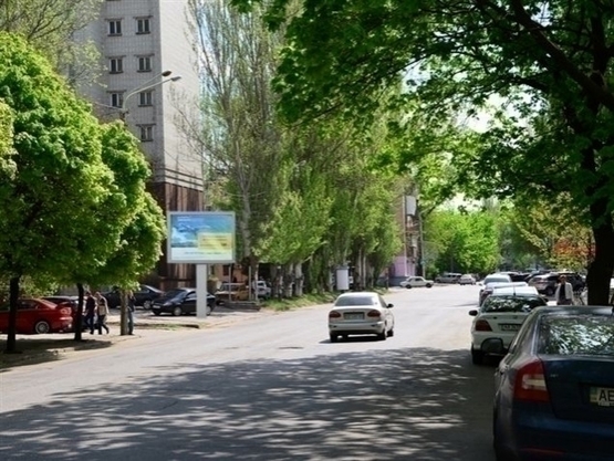 Фото рекламной плоскости по адресу вул. Князя Ярослава Мудрого - вул. Князя Володимира Великого (навпроти Приватбанку), в центр/ул. Ленинградская - ул. Плеханова (напротив Приватбанка), в центр