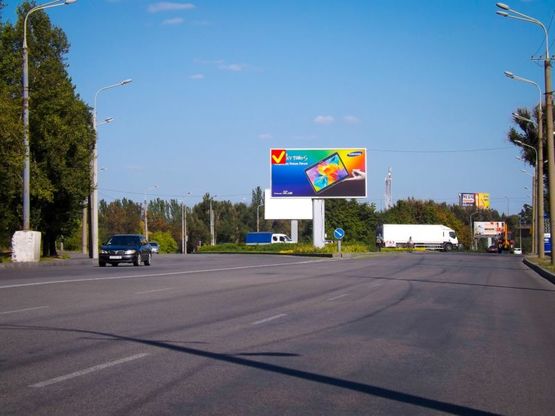 Фото рекламної площини за адресою вул. Наб. Заводська - розподілювач, у центр, бек-лайт 8х4 /ул. Наб. Заводская, разделитель, в центр, бэк-лайт 8х4
