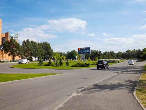 Фото рекламної площини за адресою вул. Малиновського, центральний міст, розподілювач, бек-лайт 8х4/ул. Малиновского, центральный мост, разделитель, бэк-лайт 8х4
