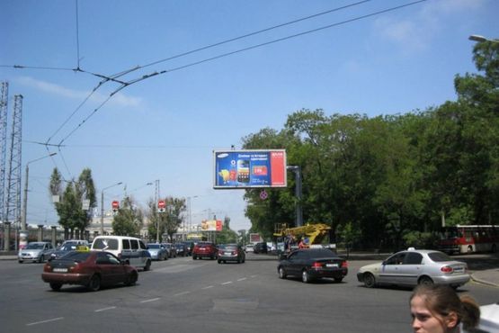 Фото рекламної площини за адресою ул. Среднефонтанская - ул. Пироговская (призма)