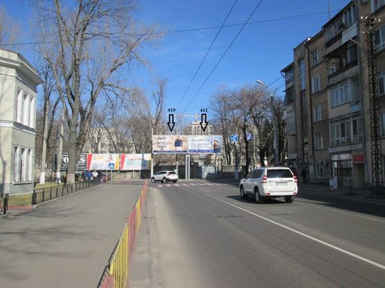 Фото рекламной плоскости по адресу ул. Гагаринское плато, 25, корпус 3 (Аркадия) (призма 3x4)