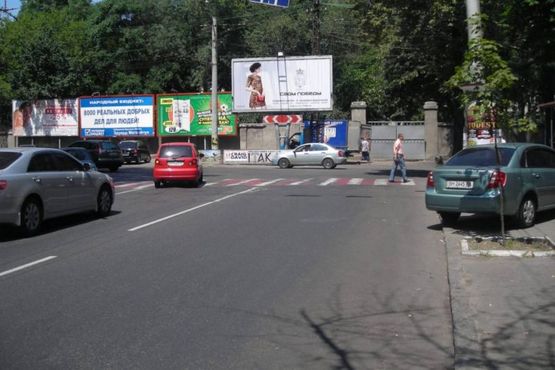 Фото рекламной плоскости по адресу ул. Пироговская - пер. Пироговский (Призма)