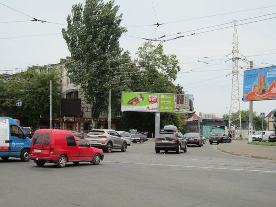 Фото рекламной плоскости по адресу ул. Краснова, 17 - пл. Толбухина (Призма)