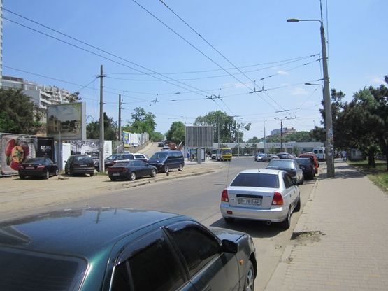 Фото рекламной плоскости по адресу ул. Гагаринское плато, 25, корпус 3 (Аркадия)  (призма 3*4)