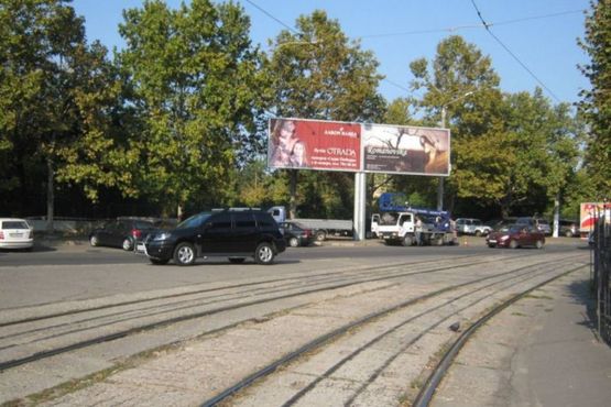 Фото рекламної площини за адресою ул. Пионерская (напротив ТЦ Сады победы) (Призма левая)