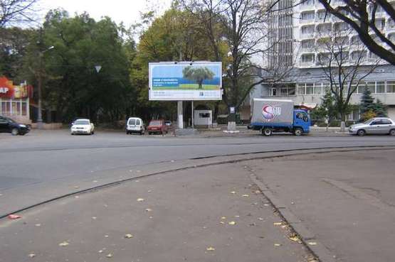 Фото рекламної площини за адресою Французский б-р - ул. Пионерская (г-ца "Юность") (Призма)