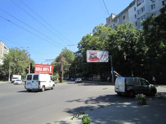 Фото рекламной плоскости по адресу ул. Судостроительная - пр-т Адмиральский, 1В/4 (Призма)