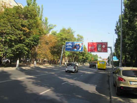 Фото рекламной плоскости по адресу ул. Краснова, 14 (в місто ліва Призма)