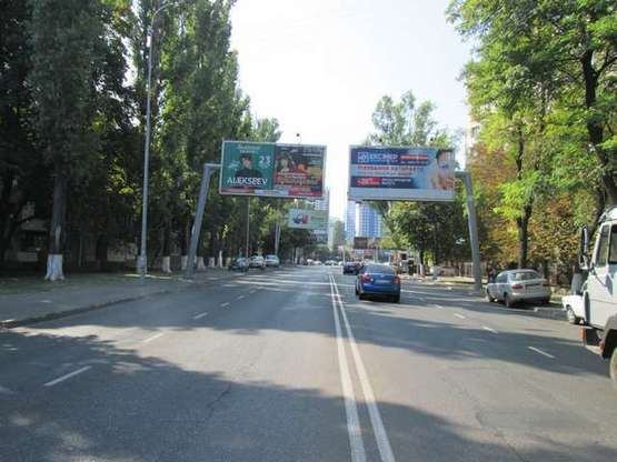 Фото рекламної площини за адресою ул. Краснова, 13 (з міста ліва Призма)