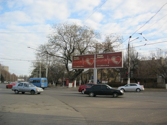 Фото рекламной плоскости по адресу 3 станция Люстдорфской дороги, 27/53 (Призма правая)