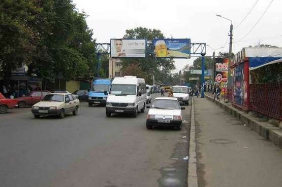 Фото рекламної площини за адресою пл. Старосенная (из города правый)