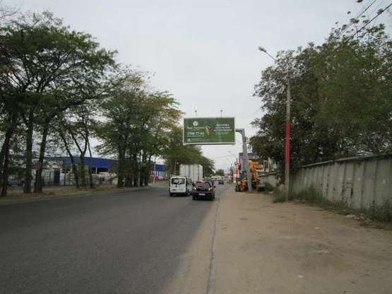 Фото рекламної площини за адресою ул. Академика Вильямса, 82 (возле Метро) (призма)