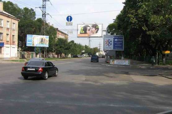 Фото рекламної площини за адресою ул. Краснова - пр-кт Адмиральский (школа) (Призма)