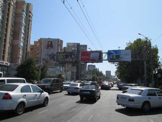 Фото рекламної площини за адресою пр-т М.Жукова (напротив авторынка "Успех") (з міста центральный Призма)