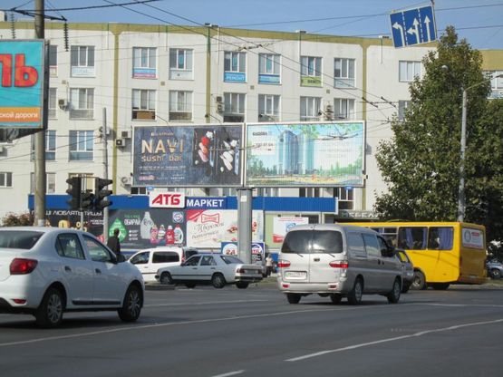 Фото рекламної площини за адресою ул. Королева - 25  Чапаевской Дивизии (призма правая)