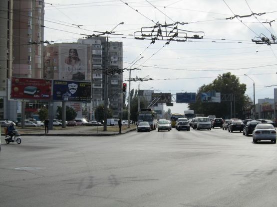 Фото рекламной плоскости по адресу просп. Маршала Жукова - ул. 25-й Чапаевской дивизии (призма левая)