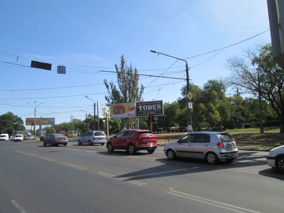 Фото рекламної площини за адресою Николаевская дорога - Южная дорога (Призма правая)