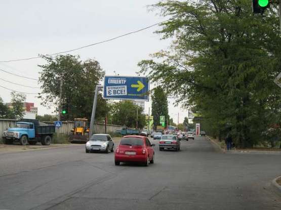 Фото рекламної площини за адресою ул. Академика Вильямса, 82 (возле Метро) (призма)