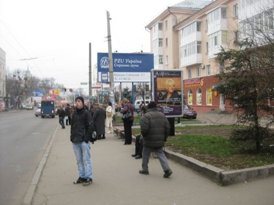 Фото рекламной плоскости по адресу пл. Победы №3 (Остановка, м-н Темп)
