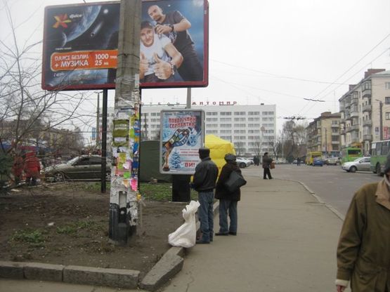 Фото рекламної площини за адресою пл. Победы №4 (Остановка, м-н Темп)