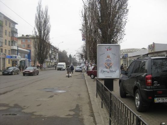 Фото рекламной плоскости по адресу ул. Небесной сотни №1 (рынок Житний, рынок Рада)