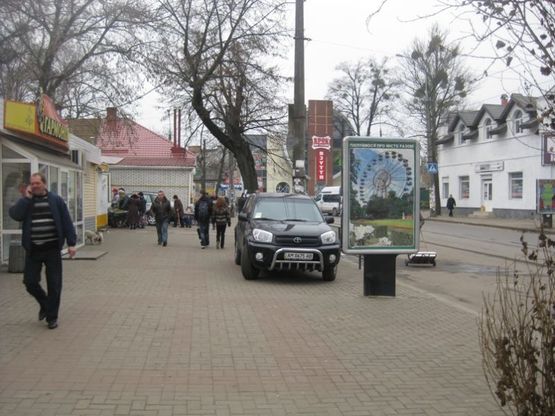 Фото рекламной плоскости по адресу ул. Небесной сотни №1 (рынок Житний, рынок Рада)