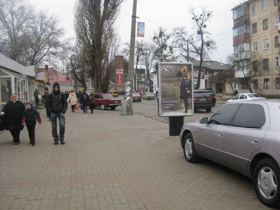 Фото рекламной плоскости по адресу ул. Небесной сотни №2 (рынок Житний, рынок Рада)