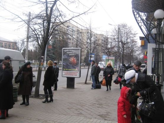 Фото рекламной плоскости по адресу ул. Киевская №1 (м-н Сумки,остановка Хлебная)