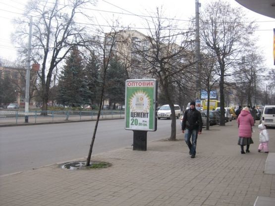 Фото рекламной плоскости по адресу ул. Киевская №2 (м-н Сумки,остановка Хлебная)