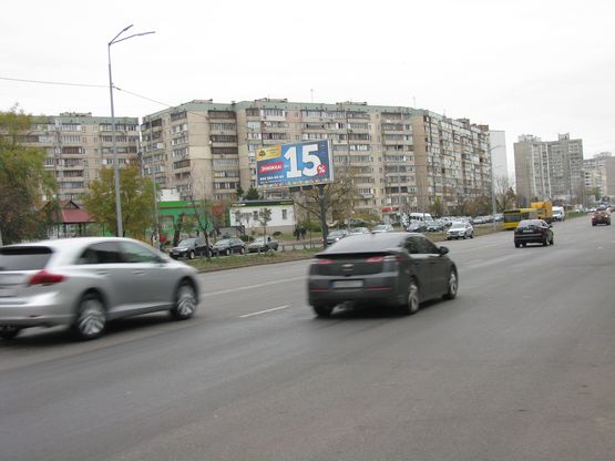 Фото рекламної площини за адресою Ревуцького вул., 30/1/вул. Олійника у напрямку вул. Ахматової