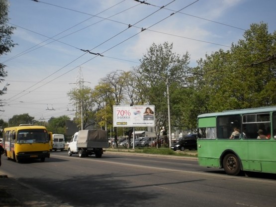 Фото рекламної площини за адресою Комарова - 25 Чапаевской №2