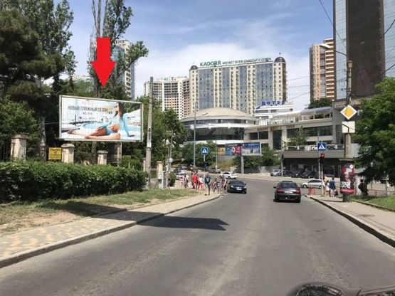 Фото рекламної площини за адресою ул. Посмитного - ул. Генуэзская  - ТЦ Гарагин Плаза