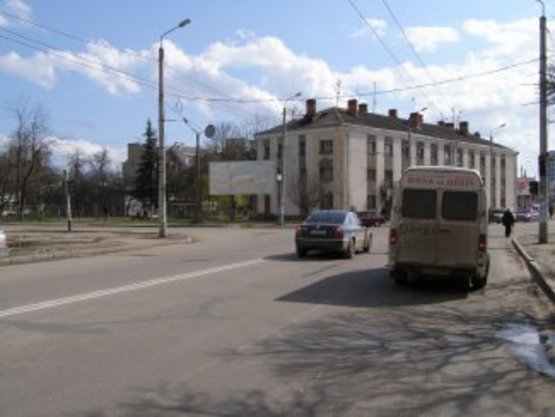 Фото рекламної площини за адресою Коновальця-Бандери кільце    (обл.дит.лікарня)