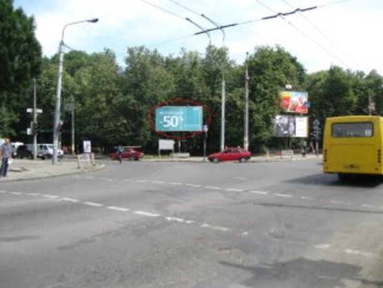 Фото рекламной плоскости по адресу Галицька -Василіянок перехрестя