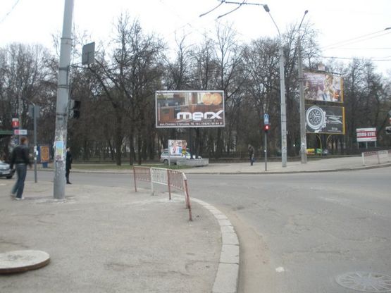 Фото рекламной плоскости по адресу Галицька -Василіянок перехрестя