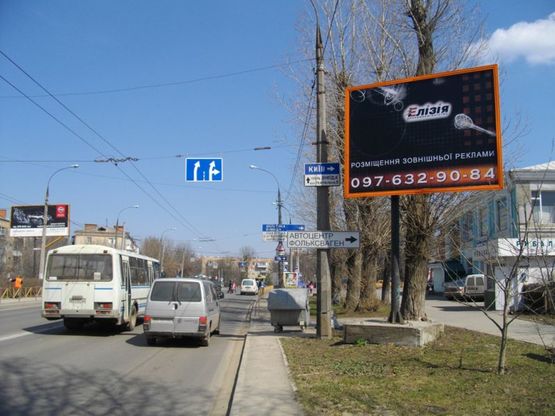 Фото рекламної площини за адресою ул. Каменецкая - ул. Куприна, Ружичнянский" универмаг, в центр"