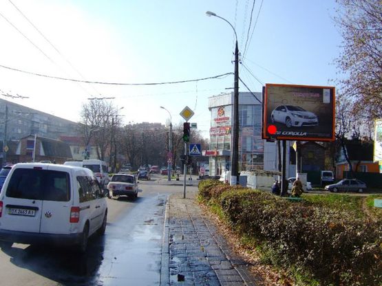 Фото рекламної площини за адресою вул.Трудова - вул.Чорновола, неподалік: будмаркет "ЦВЯХ", ринок, скупчення МАФів, зупинка (від центру) "A"