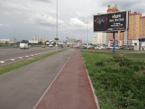 Фото рекламной плоскости по адресу просп. Бажана/ Метро "Позняки" (А3) (призма А3)