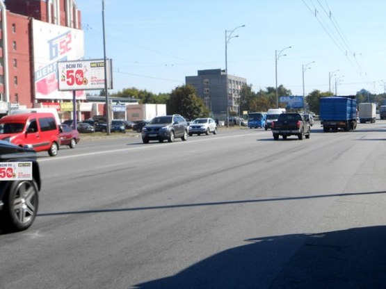 Фото рекламной плоскости по адресу ул. Братиславская 52, (Б), ТЦ "Б-52", в сторону "Эпицентра" (призма В3)