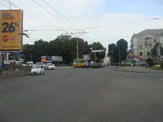 Фото рекламной плоскости по адресу 1100-річчя Полтави, вул. (вхід у сквер)