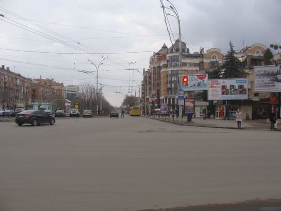 Фото рекламної площини за адресою ул.Октябрская,50 (Кооп.универ.)