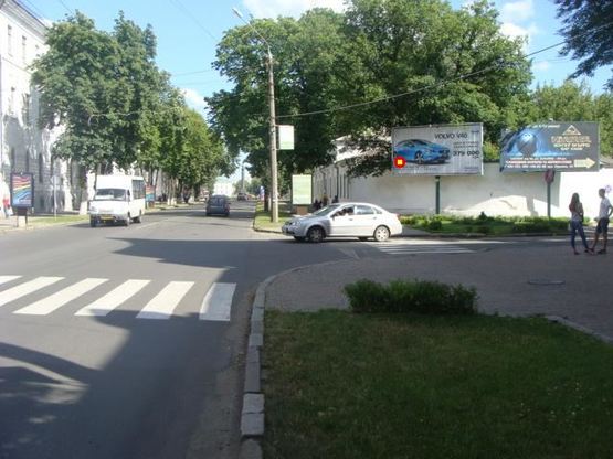 Фото рекламної площини за адресою на перкр.ул.Октябрьская и ул.Ляхова (на ограде)