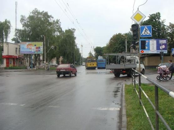 Фото рекламной плоскости по адресу І.Мазепи вул. (Калініна) та Грушевського вул. (перехр.)