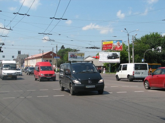 Фото рекламної площини за адресою Покровська,  93, низ