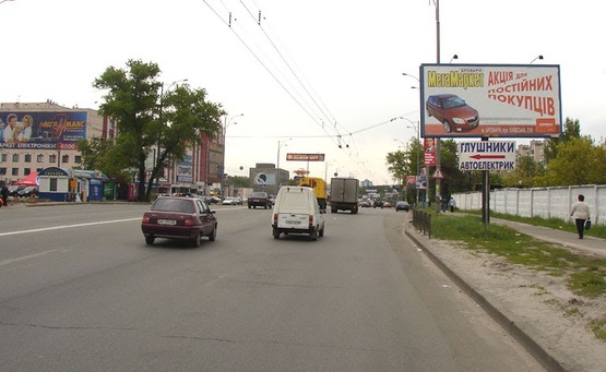Фото рекламной плоскости по адресу Братиславская/ АТЛ,Эпицентр,мебельный салон Б-52 - призма (А1)