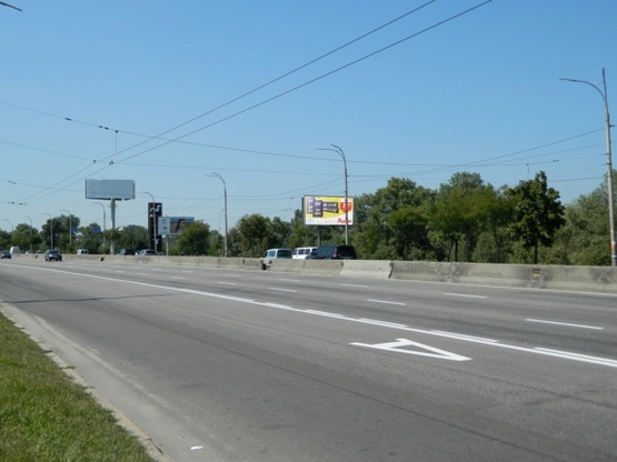 Фото рекламної площини за адресою просп. Генерала Ватутина, напротив ТРЦ "Скай Молл", маг. "АШАН" в напр. просп. С. Бандеры