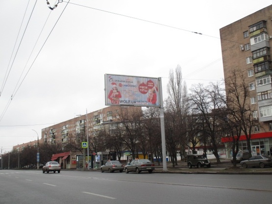 Фото рекламной плоскости по адресу Героев Сталинграда просп., 183, (маркет "АТБ", "Watsons", гостиница "Меркурий", Обласная больница №22, бильярдный клуб "King"), в направл. просп. 50-летия СССР