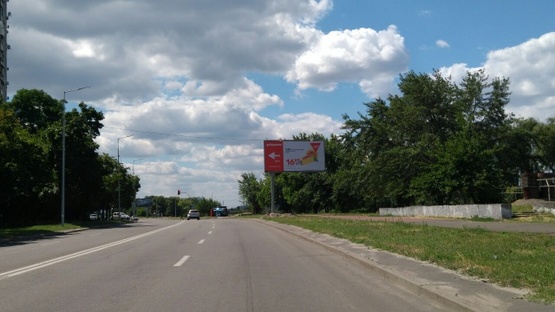 Фото рекламной плоскости по адресу Райдужна, 9 навпроти