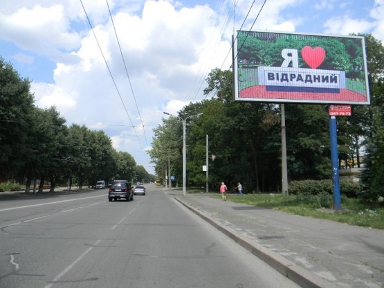 Фото рекламної площини за адресою Пр-т Отрадный (напротив дома №40), на перекрестке. Офисный центр ЖК Фундамент, КиевГорСтрой ЖК Отрада, ресторан Сыто-Пьяно